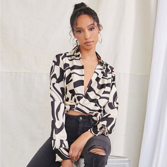 Woman’s Plunging Abstract Print Top - Picture 2 of 5